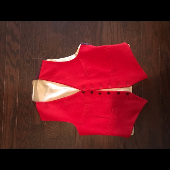 Red vest - Picture 2 of 2